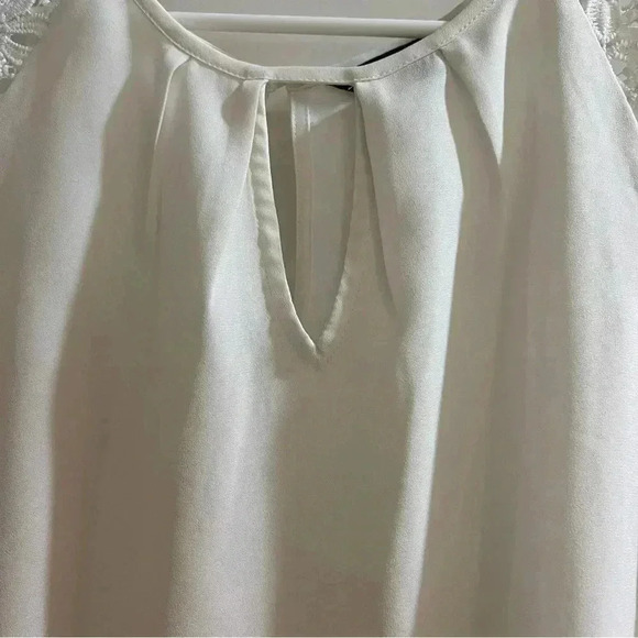 Express Women’s White Lace Sleeveless Blouse Size Small - Picture 7 of 9